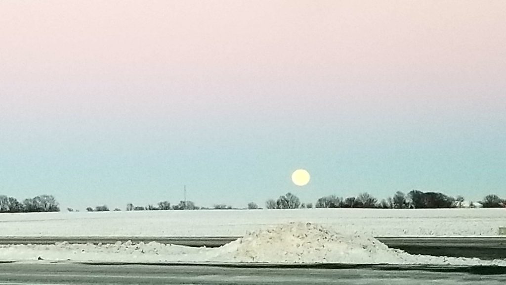 Super Moon rises in Urbana, Jan 1st 2017